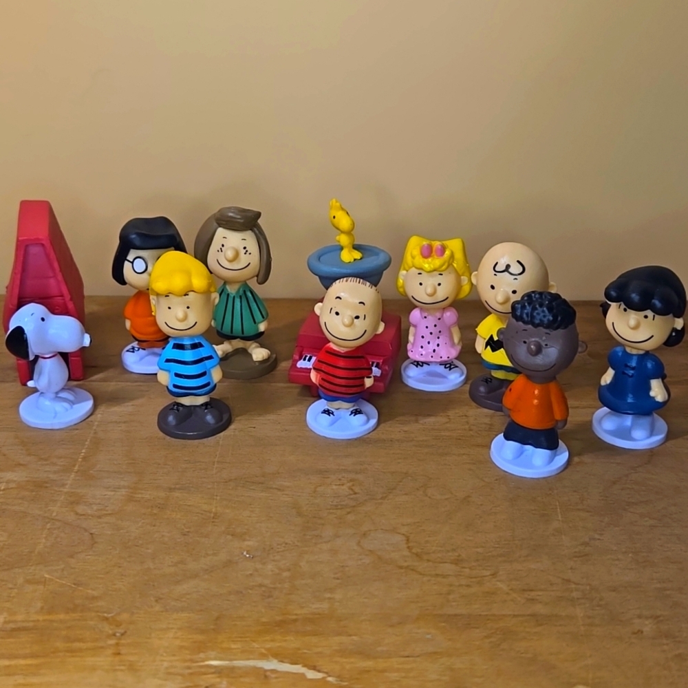Peanuts Snoopy Charlie Brown and friends. Complete set. Toys, cake topper